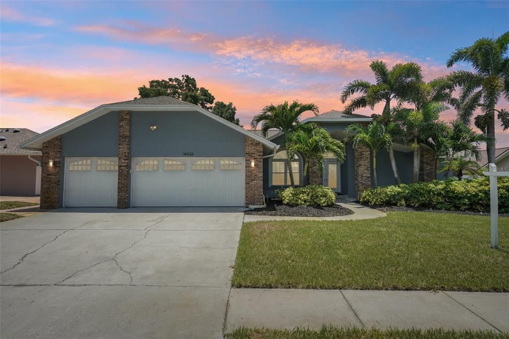 En Venta: $999,900 (4 camas, 3 baños, 2776 Pies cuadrados)