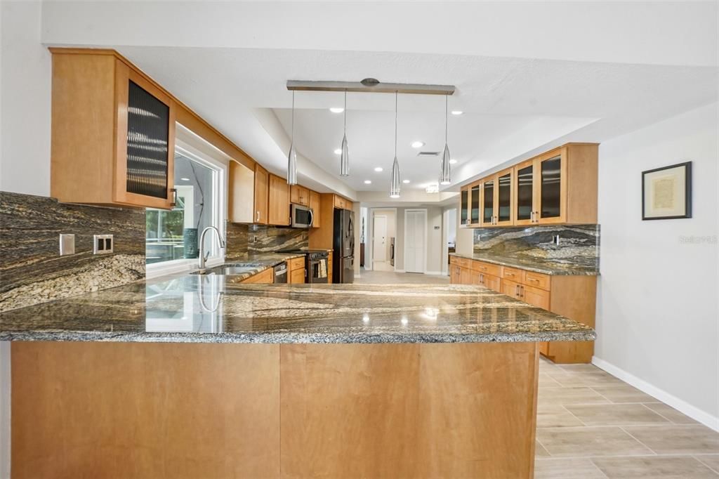 En Venta: $999,900 (4 camas, 3 baños, 2776 Pies cuadrados)