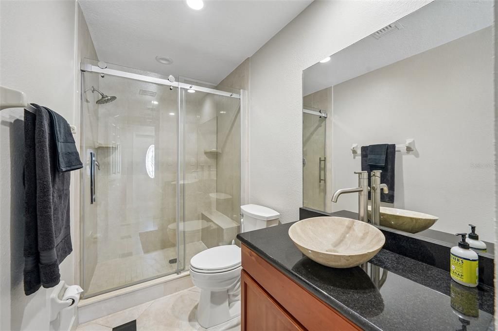 En Venta: $999,900 (4 camas, 3 baños, 2776 Pies cuadrados)