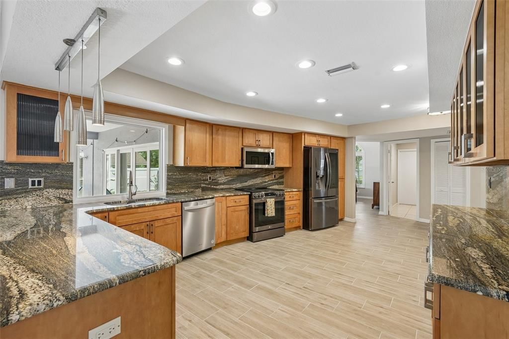 En Venta: $999,900 (4 camas, 3 baños, 2776 Pies cuadrados)