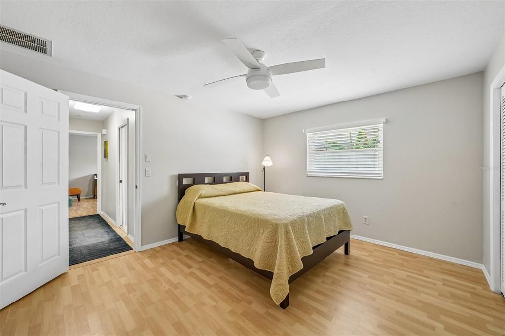 En Venta: $999,900 (4 camas, 3 baños, 2776 Pies cuadrados)
