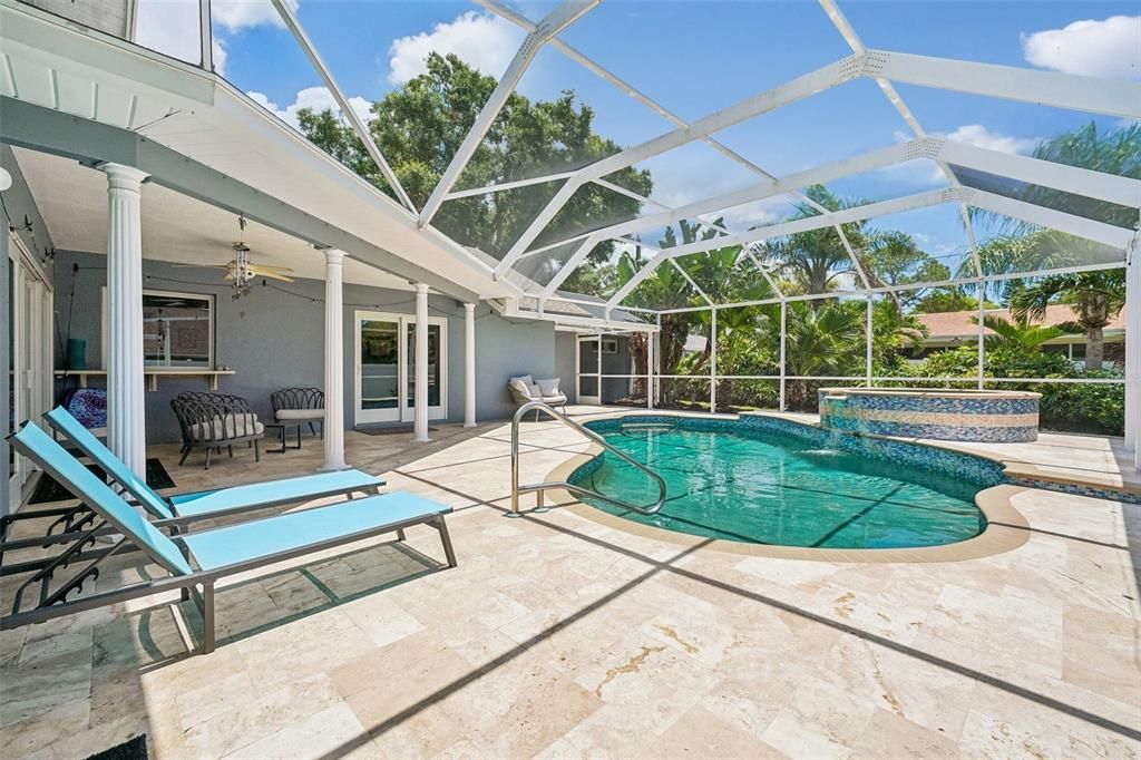 En Venta: $999,900 (4 camas, 3 baños, 2776 Pies cuadrados)