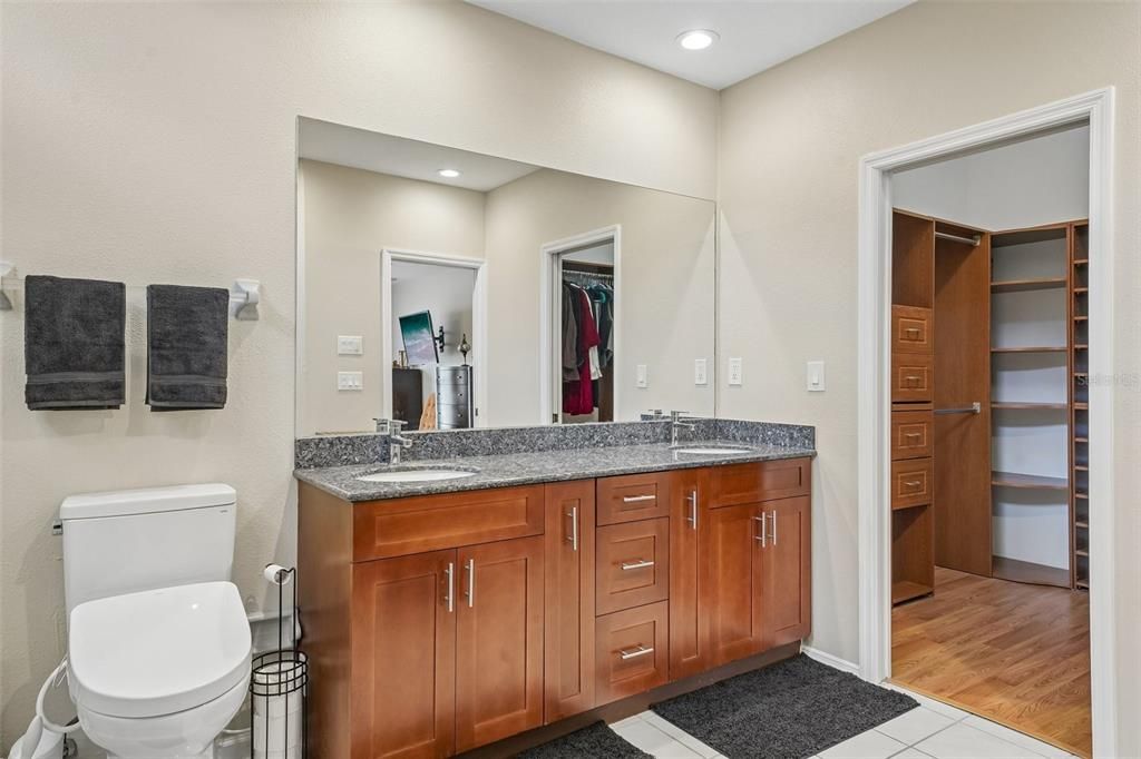 En Venta: $999,900 (4 camas, 3 baños, 2776 Pies cuadrados)