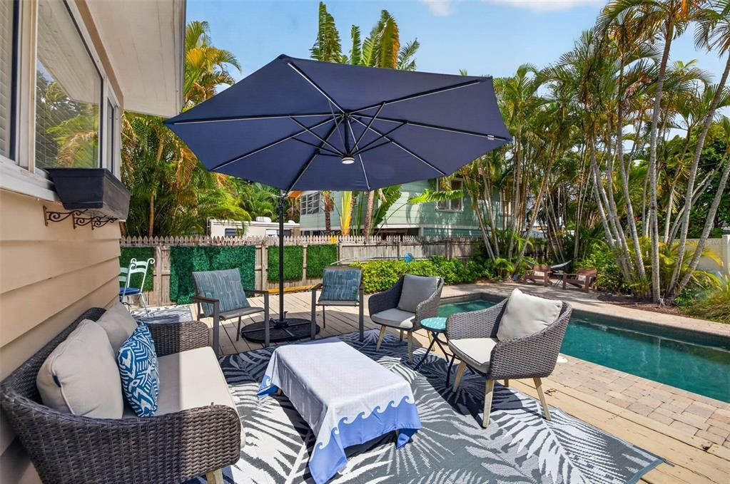 For Sale: $1,100,000 (3 beds, 2 baths, 2376 Square Feet)