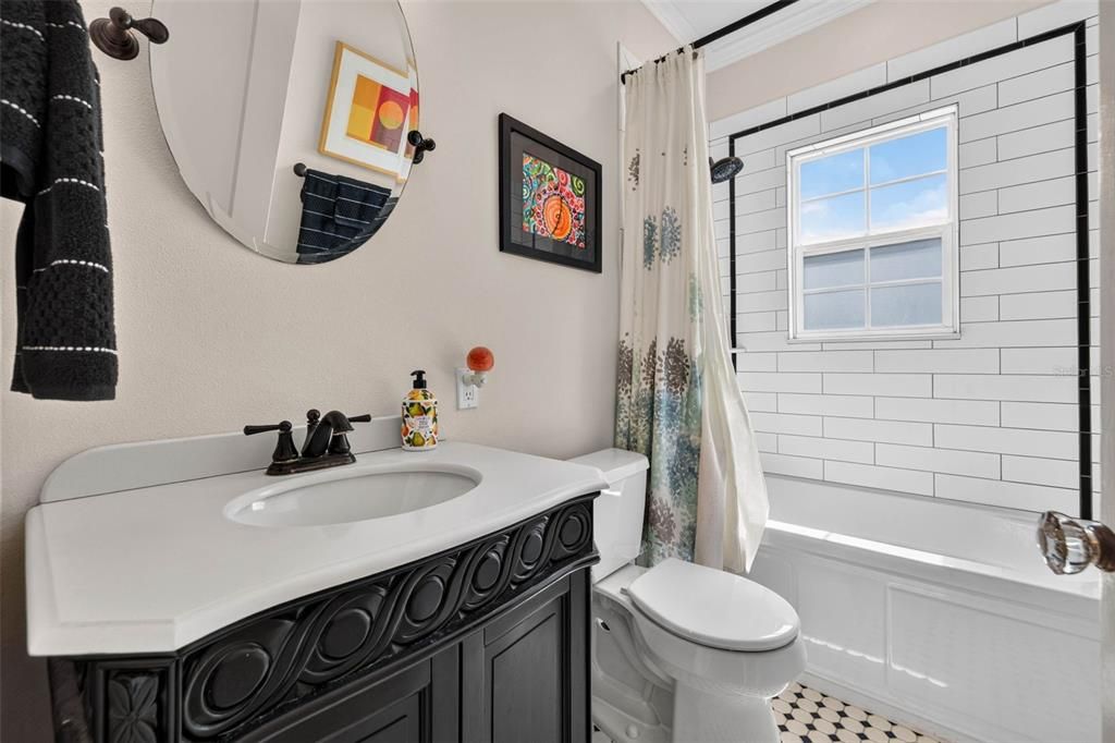 For Sale: $1,100,000 (3 beds, 2 baths, 2376 Square Feet)