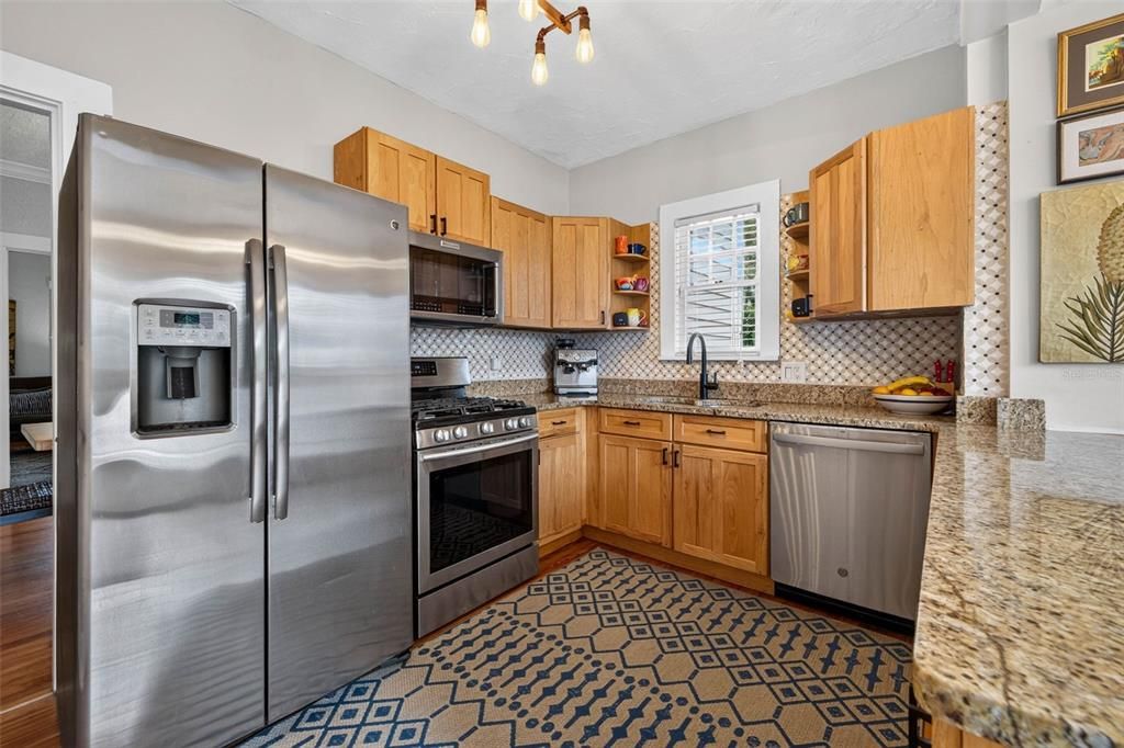 For Sale: $1,100,000 (3 beds, 2 baths, 2376 Square Feet)