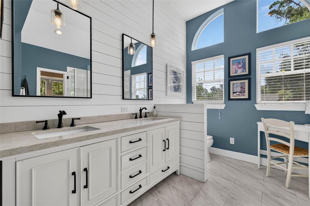 For Sale: $1,100,000 (3 beds, 2 baths, 2376 Square Feet)