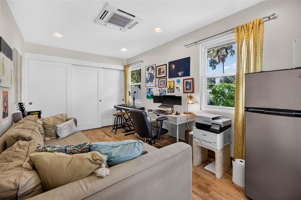 For Sale: $1,100,000 (3 beds, 2 baths, 2376 Square Feet)