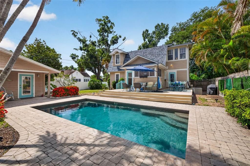 For Sale: $1,100,000 (3 beds, 2 baths, 2376 Square Feet)