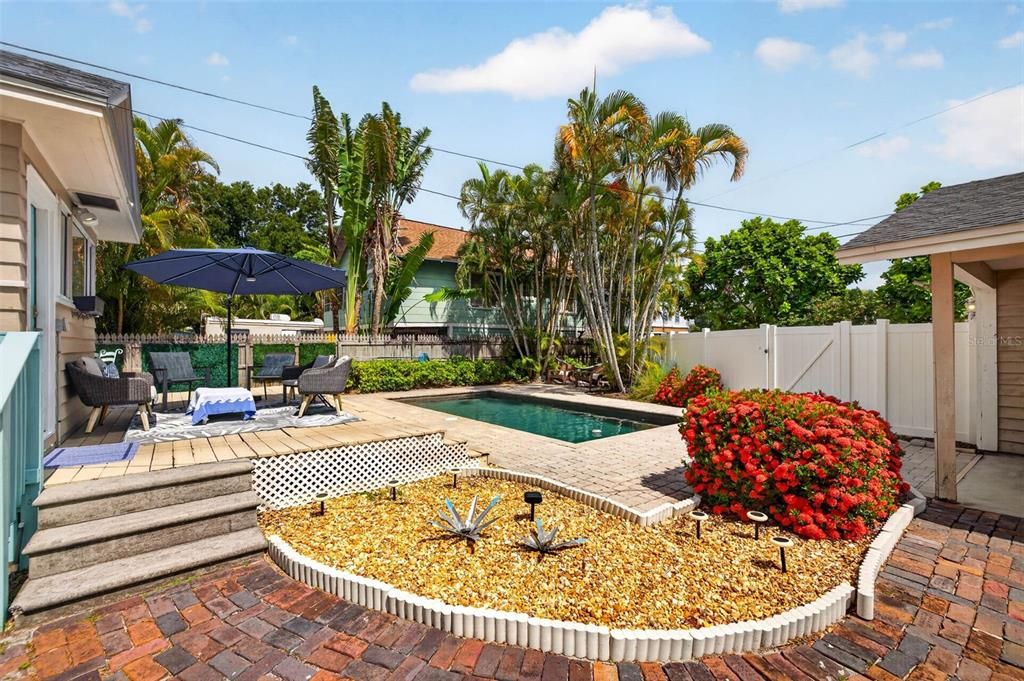For Sale: $1,100,000 (3 beds, 2 baths, 2376 Square Feet)