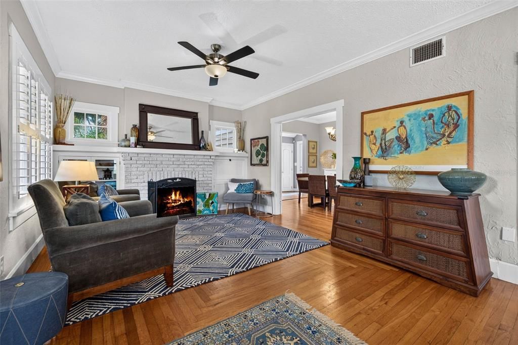 For Sale: $1,100,000 (3 beds, 2 baths, 2376 Square Feet)