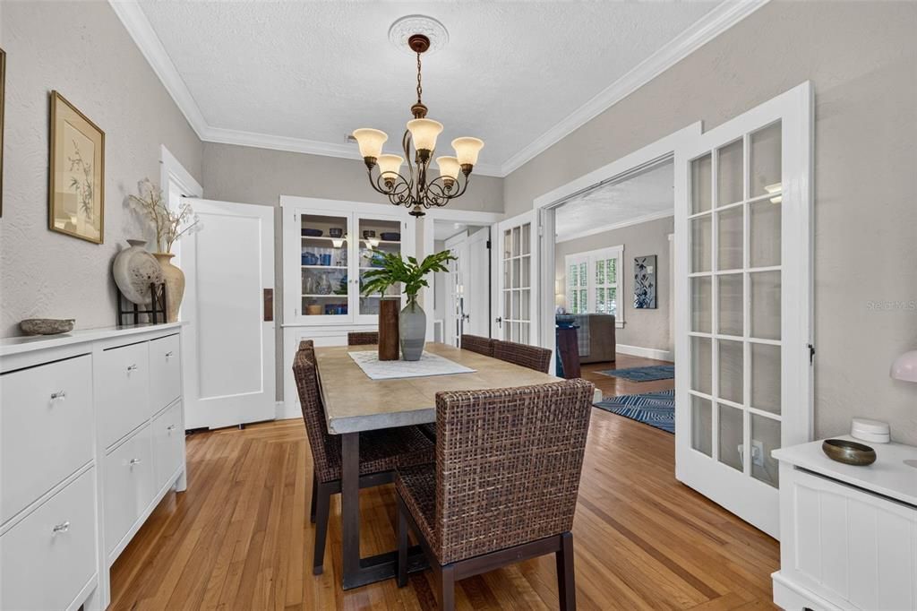 For Sale: $1,100,000 (3 beds, 2 baths, 2376 Square Feet)