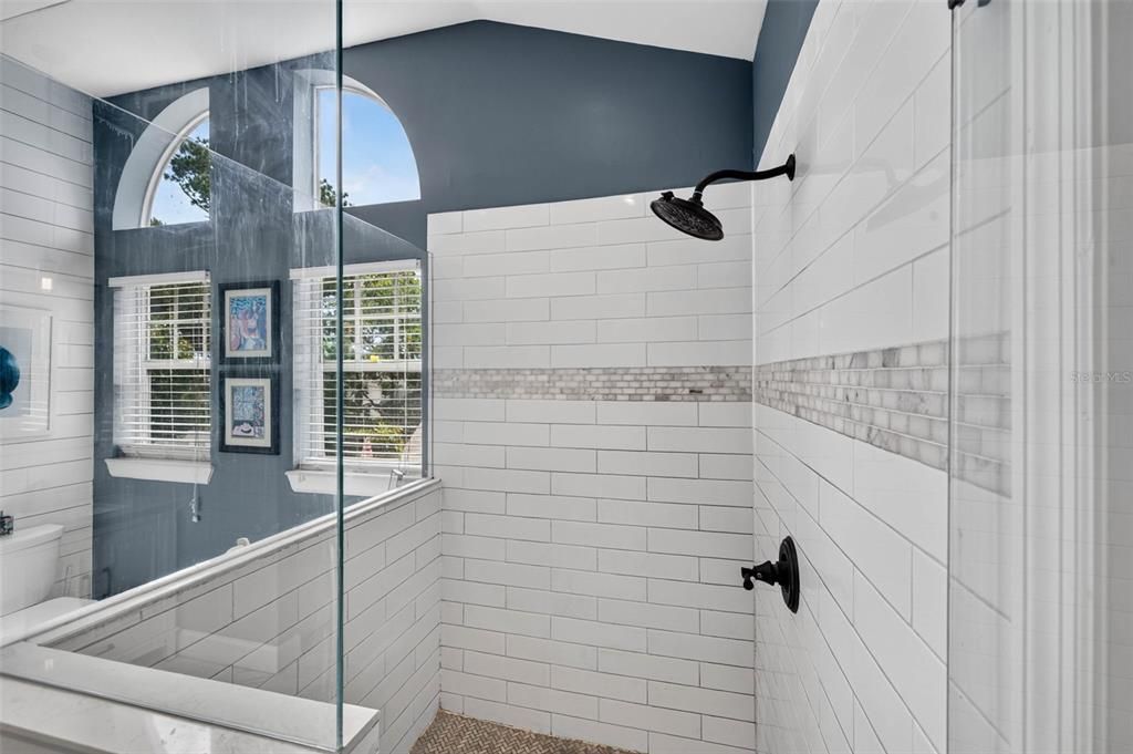 For Sale: $1,100,000 (3 beds, 2 baths, 2376 Square Feet)