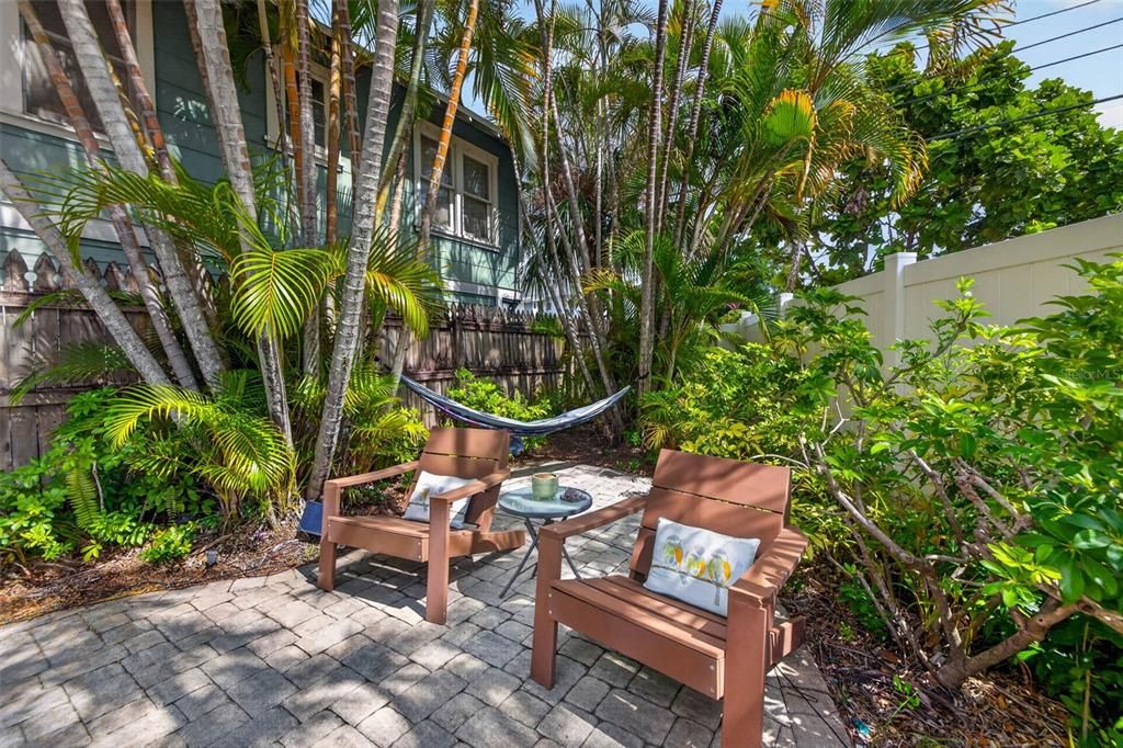 For Sale: $1,100,000 (3 beds, 2 baths, 2376 Square Feet)
