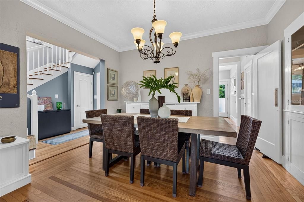 For Sale: $1,100,000 (3 beds, 2 baths, 2376 Square Feet)