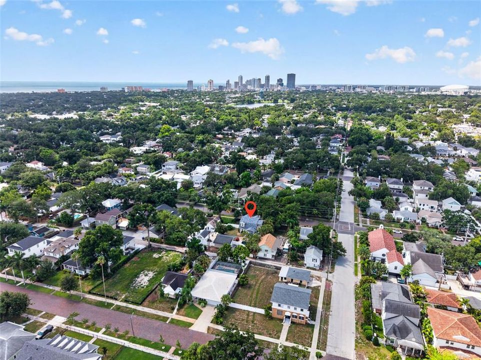 For Sale: $1,100,000 (3 beds, 2 baths, 2376 Square Feet)