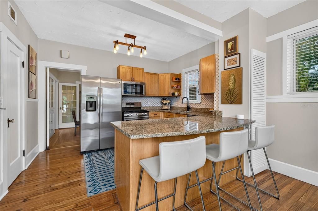 For Sale: $1,100,000 (3 beds, 2 baths, 2376 Square Feet)
