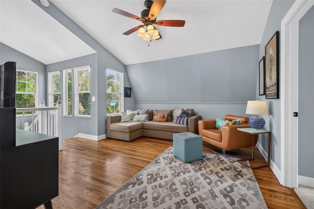 For Sale: $1,100,000 (3 beds, 2 baths, 2376 Square Feet)