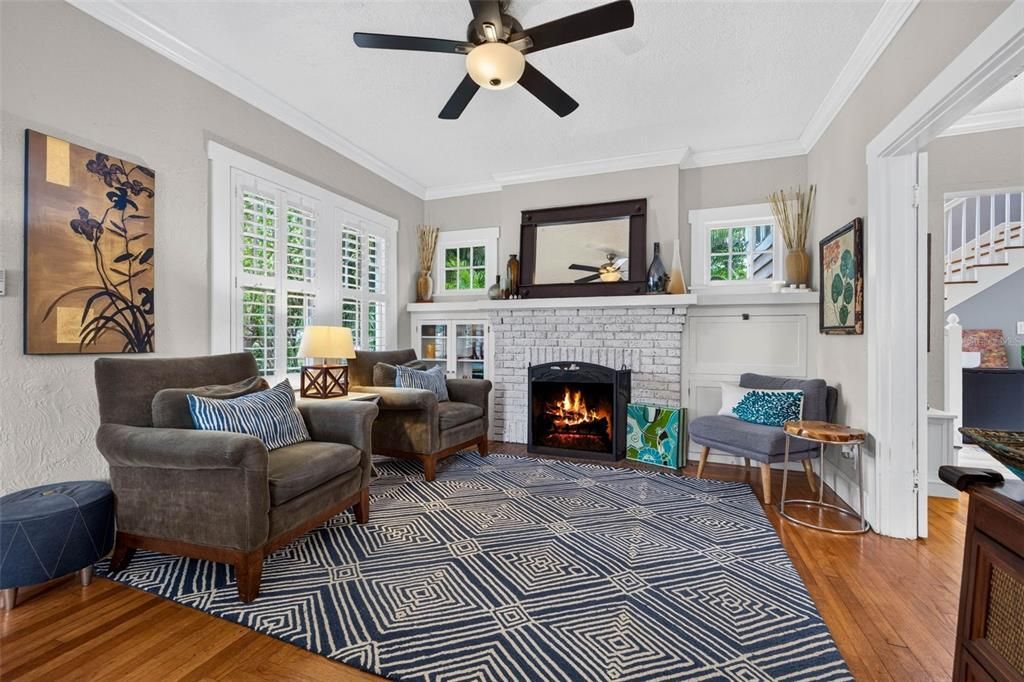 For Sale: $1,100,000 (3 beds, 2 baths, 2376 Square Feet)