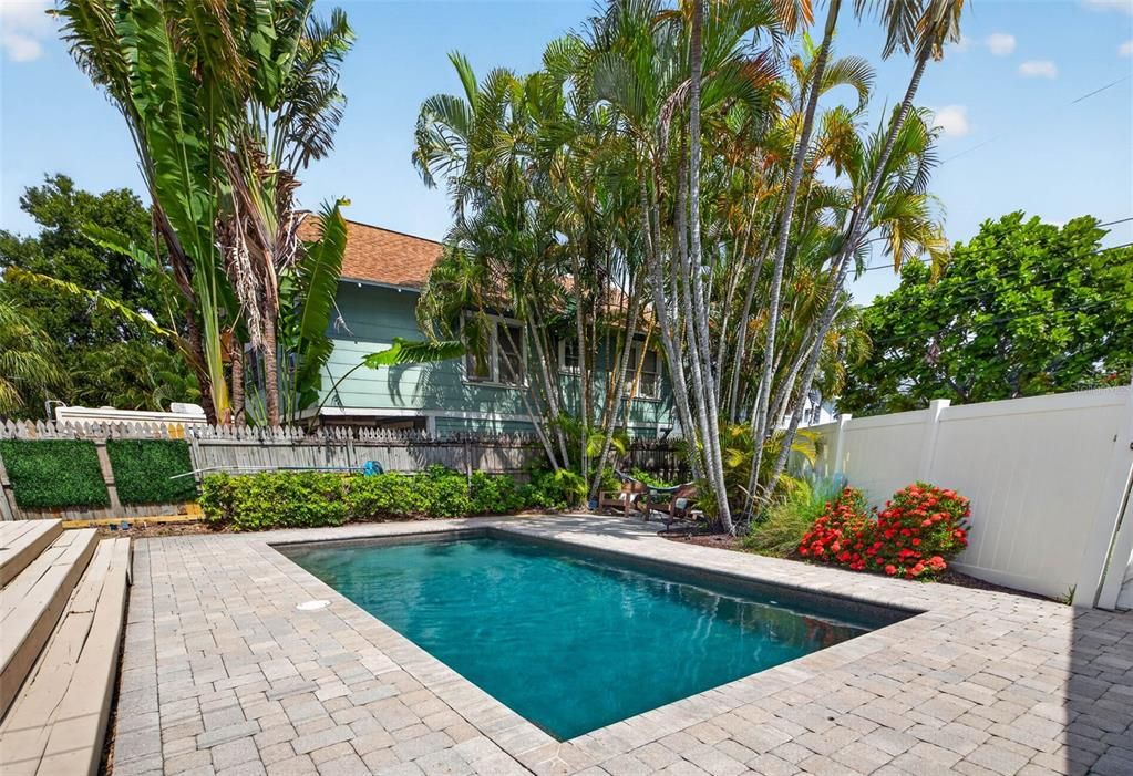 For Sale: $1,100,000 (3 beds, 2 baths, 2376 Square Feet)