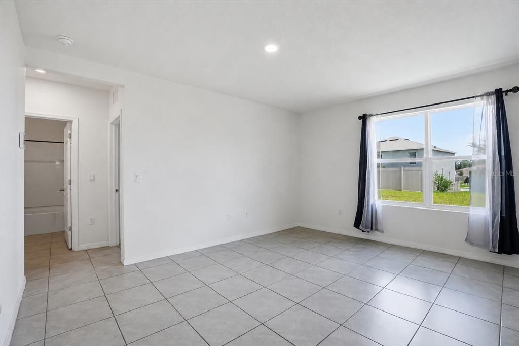 В аренду: $3,200 (5 спален, 3 ванн, 2674 Квадратных фут)