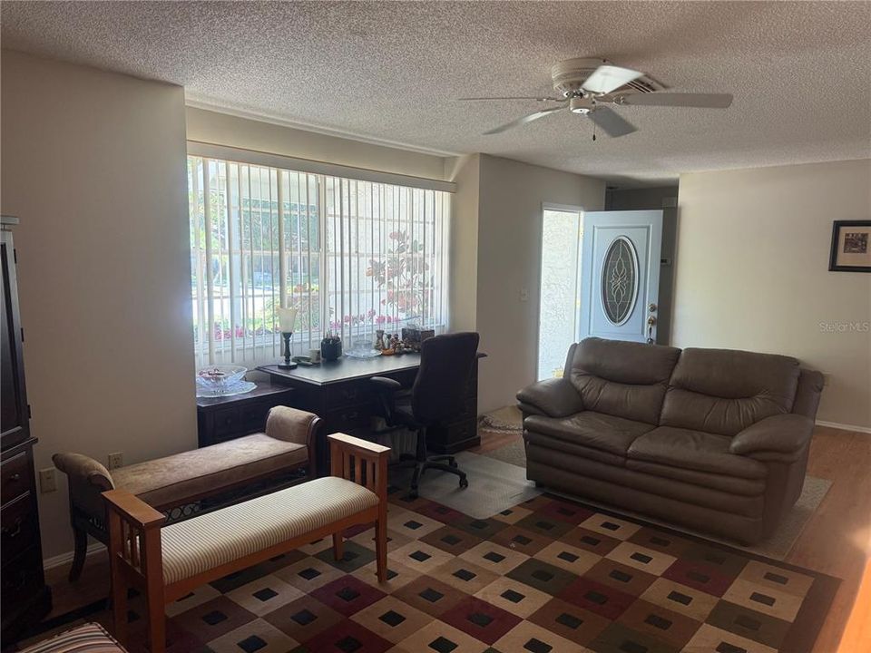 На продажу: $264,900 (3 спален, 2 ванн, 1334 Квадратных фут)