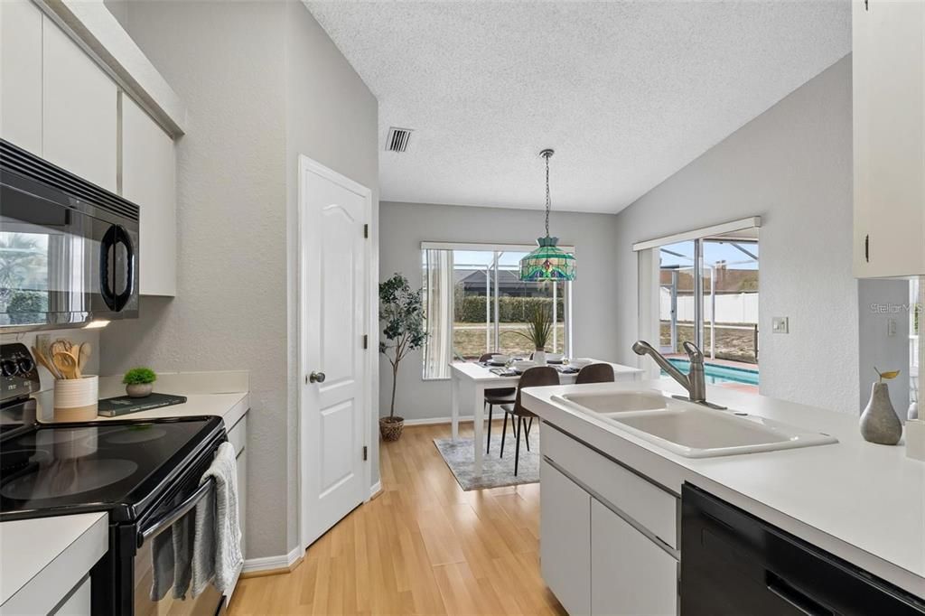 For Rent: $2,500 (3 beds, 2 baths, 1473 Square Feet)