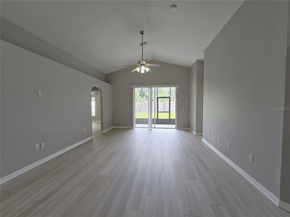 En Renta: $2,400 (4 camas, 3 baños, 1808 Pies cuadrados)
