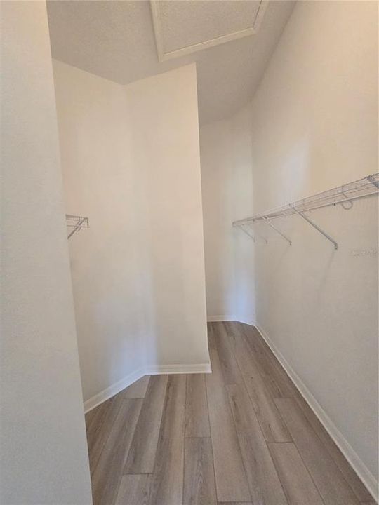 En Renta: $2,400 (4 camas, 3 baños, 1808 Pies cuadrados)