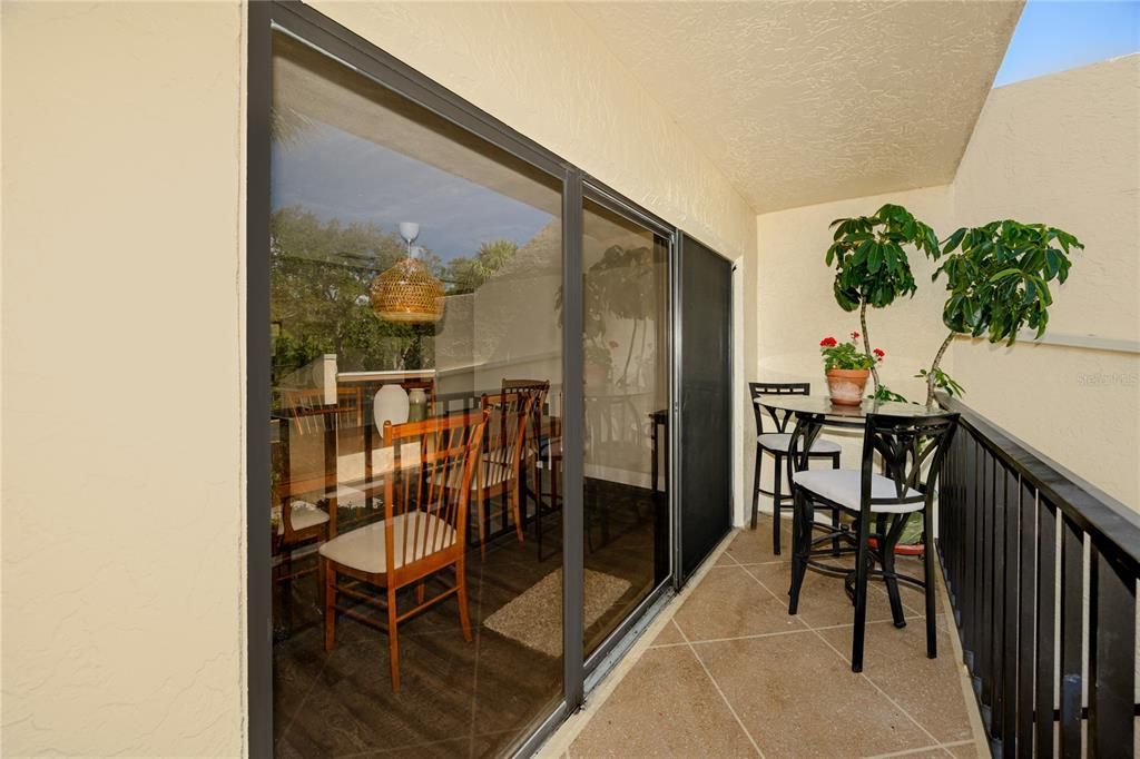 For Sale: $429,999 (2 beds, 2 baths, 1210 Square Feet)