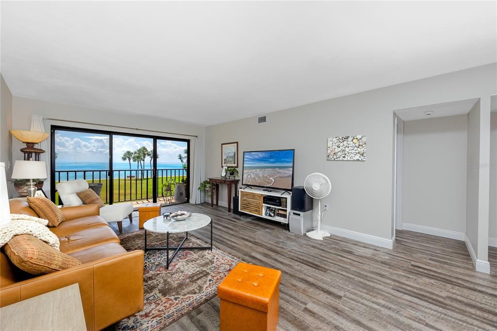 For Sale: $429,999 (2 beds, 2 baths, 1210 Square Feet)