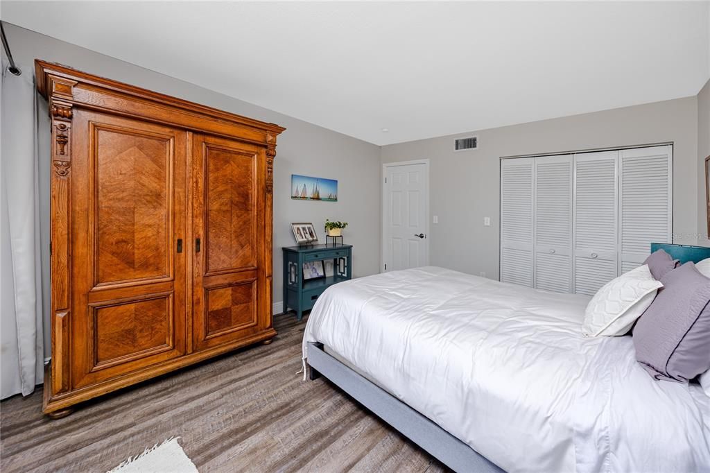 For Sale: $429,999 (2 beds, 2 baths, 1210 Square Feet)