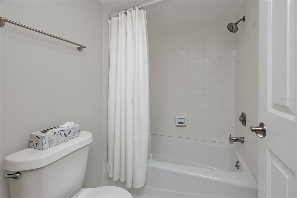 For Sale: $429,999 (2 beds, 2 baths, 1210 Square Feet)