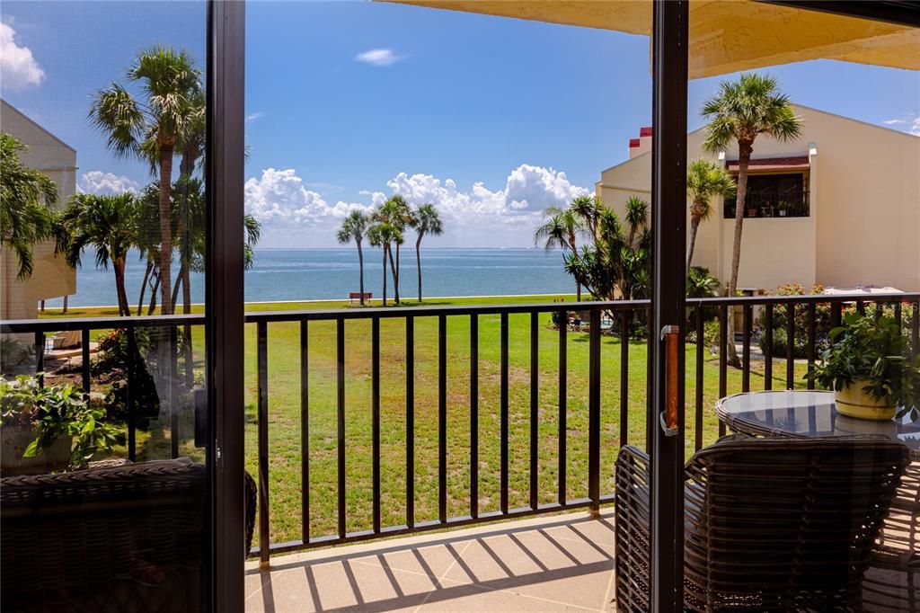 For Sale: $429,999 (2 beds, 2 baths, 1210 Square Feet)