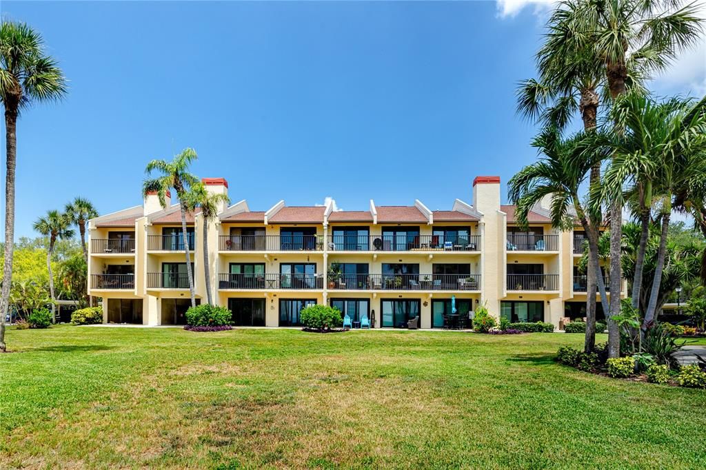 For Sale: $429,999 (2 beds, 2 baths, 1210 Square Feet)