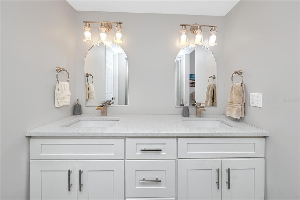 For Sale: $429,999 (2 beds, 2 baths, 1210 Square Feet)