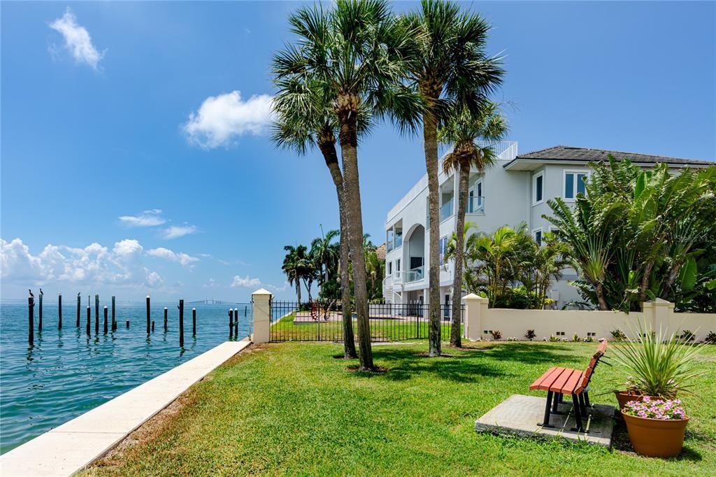 For Sale: $429,999 (2 beds, 2 baths, 1210 Square Feet)