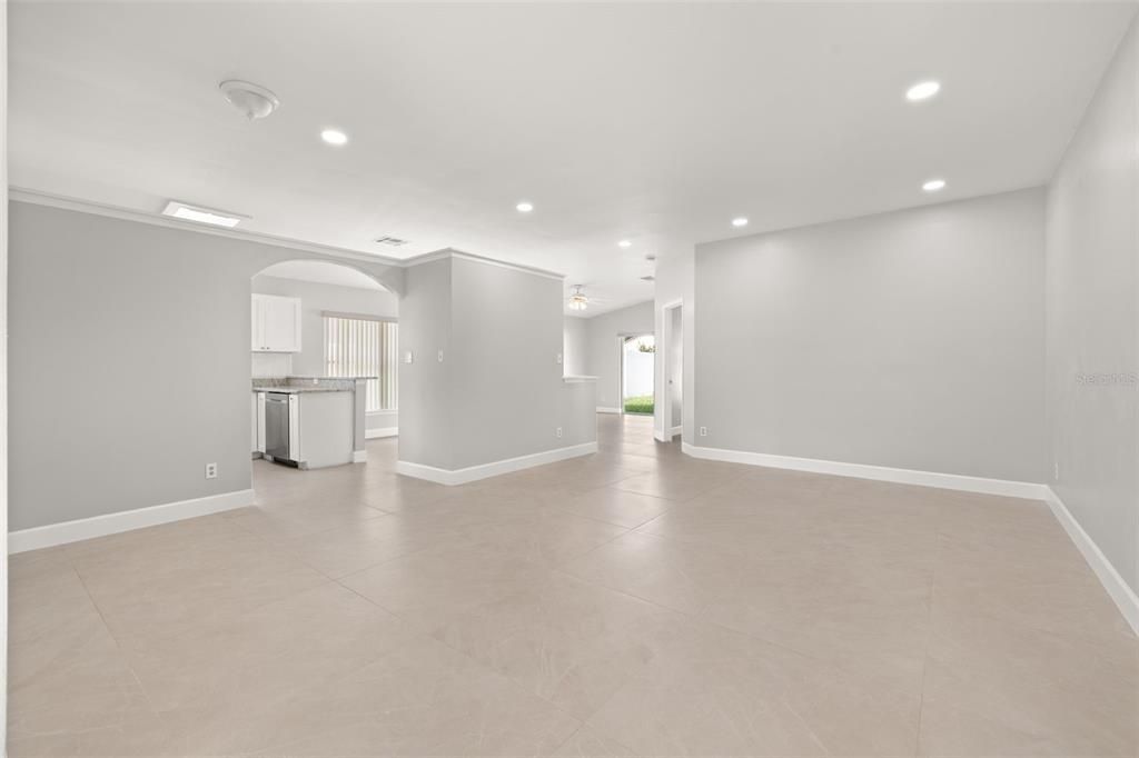 В аренду: $2,440 (3 спален, 2 ванн, 1551 Квадратных фут)