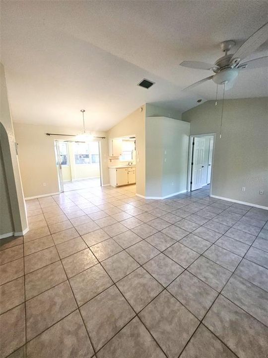 For Rent: $1,600 (2 beds, 2 baths, 1185 Square Feet)