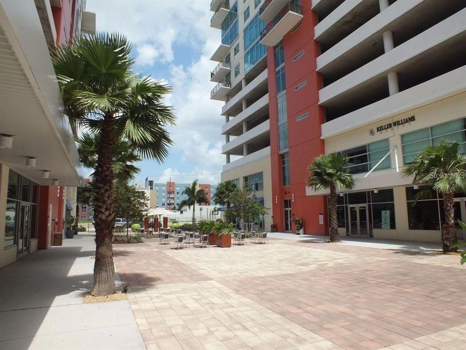 For Rent: $3,500 (2 beds, 2 baths, 1379 Square Feet)