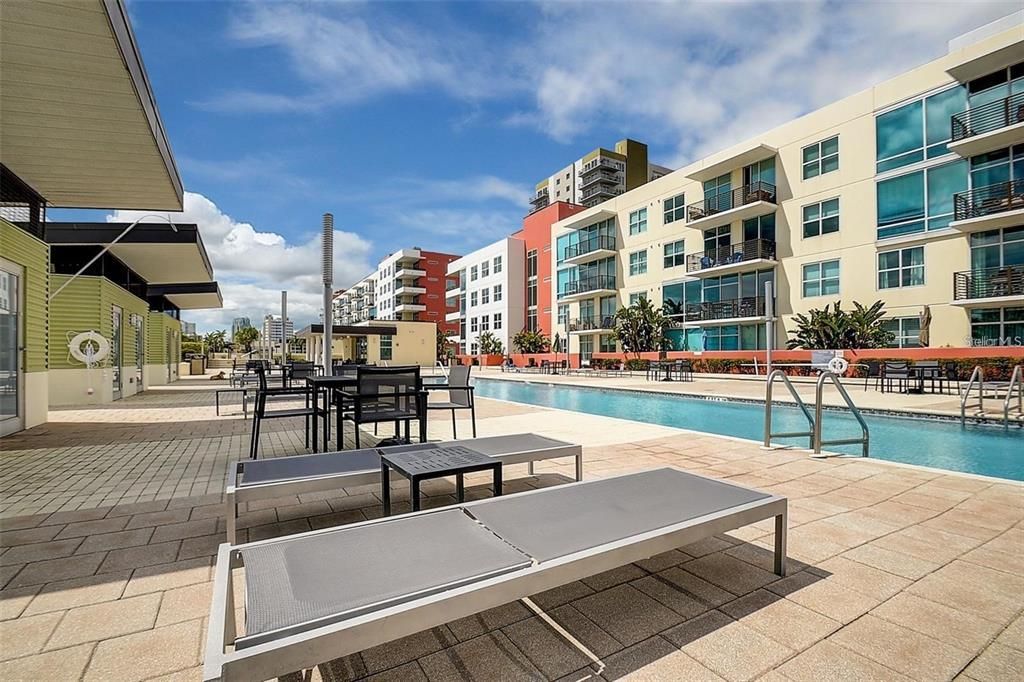 For Rent: $3,500 (2 beds, 2 baths, 1379 Square Feet)