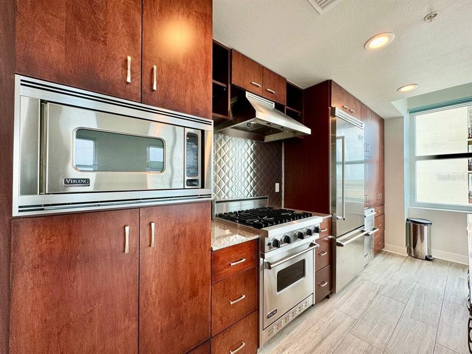 For Rent: $3,500 (2 beds, 2 baths, 1379 Square Feet)