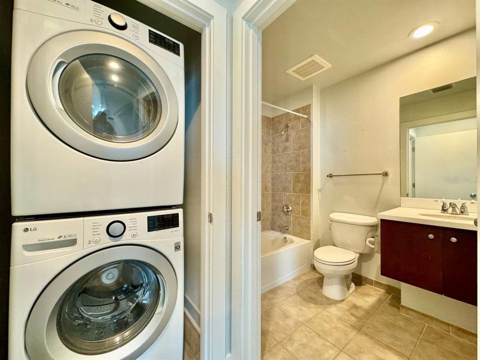 For Rent: $3,500 (2 beds, 2 baths, 1379 Square Feet)