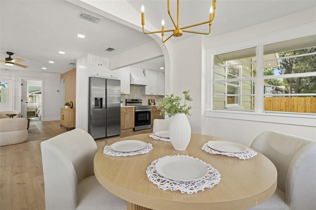 На продажу: $579,999 (3 спален, 2 ванн, 1235 Квадратных фут)