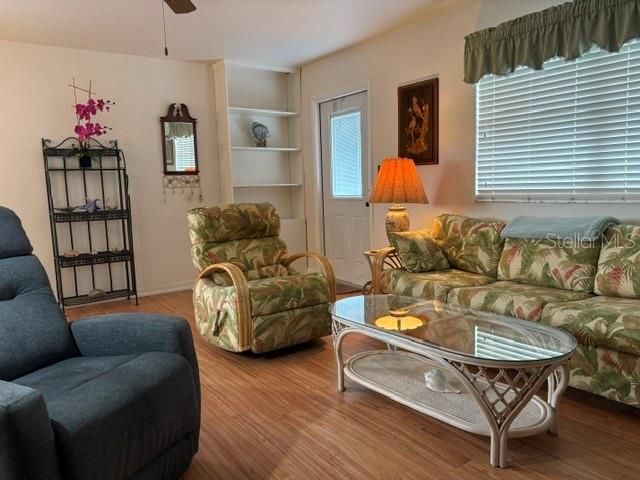 For Sale: $74,900 (1 beds, 1 baths, 800 Square Feet)