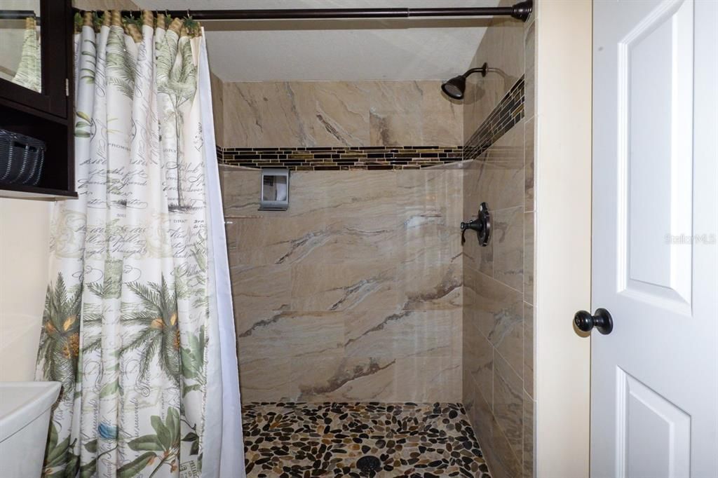 En Venta: $289,900 (2 camas, 2 baños, 1226 Pies cuadrados)