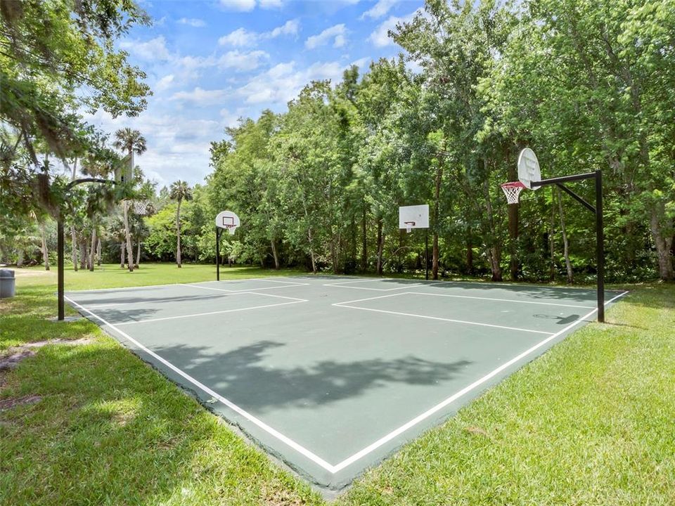 For Sale: $725,000 (4 beds, 3 baths, 2662 Square Feet)