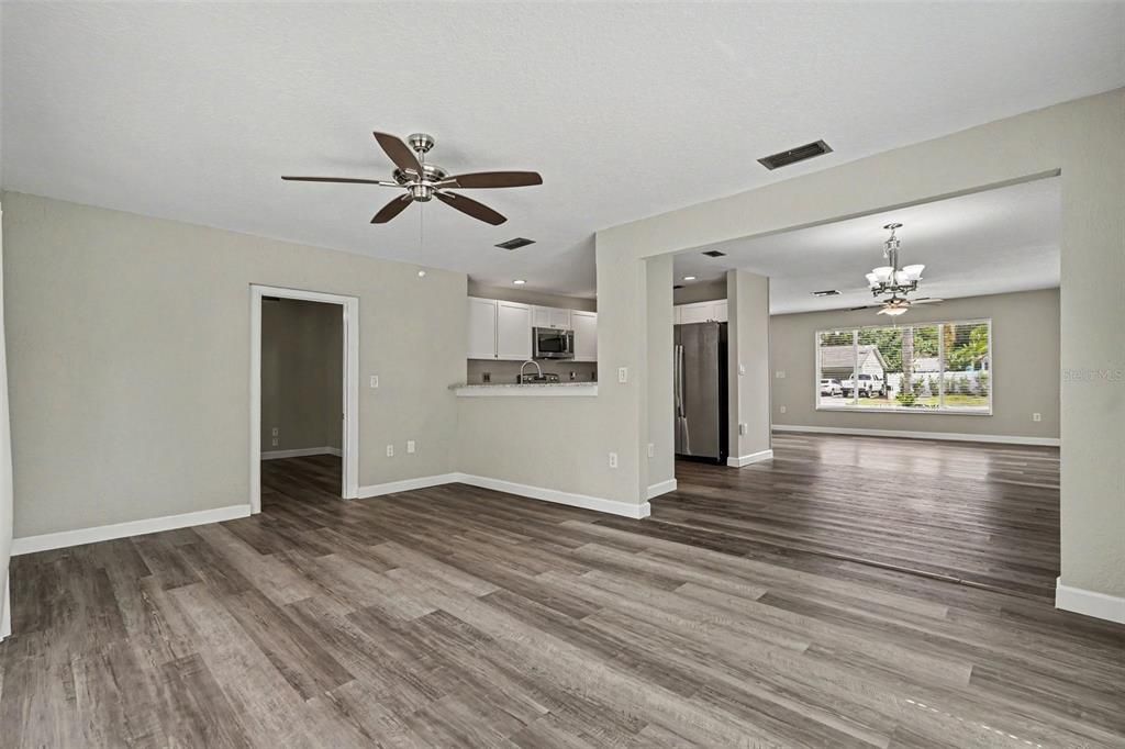 For Sale: $304,900 (3 beds, 2 baths, 1591 Square Feet)