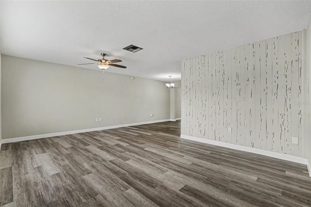 For Sale: $304,900 (3 beds, 2 baths, 1591 Square Feet)