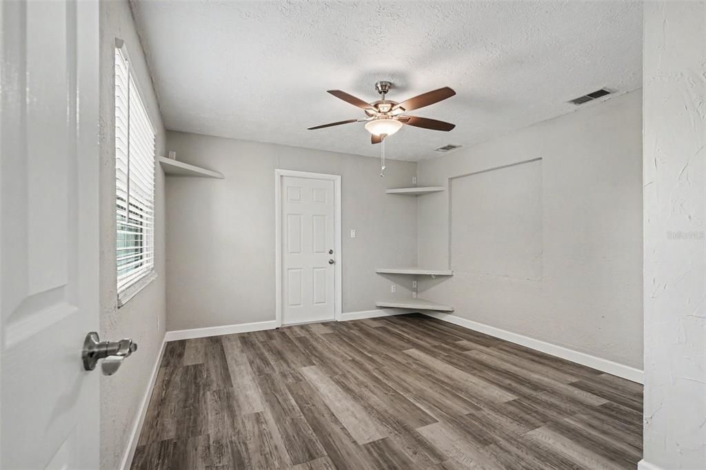 For Sale: $304,900 (3 beds, 2 baths, 1591 Square Feet)